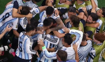 Messi zdobywa dwie bramki i pomaga Argentynie zapewnić sobie wcześniejszy awans