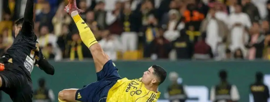 Zwycięski strzał przewrotką 41-letniego Cristiano Ronaldo!