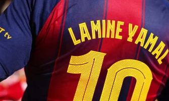 Mistrz sprzedaży w New Koszulka prześcignął Messiego